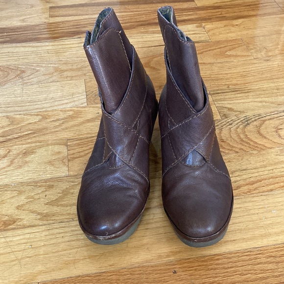 Fly London Ankle Boots - Picture 3 of 7